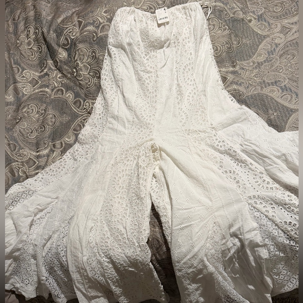 Free People Ivory embroidered onesie 🔥 Size M